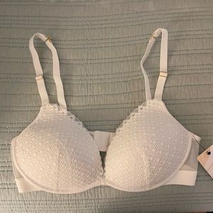 NWT The Crochet Lace Deep V No-wire Push Up : Fresh White NWT Lively.